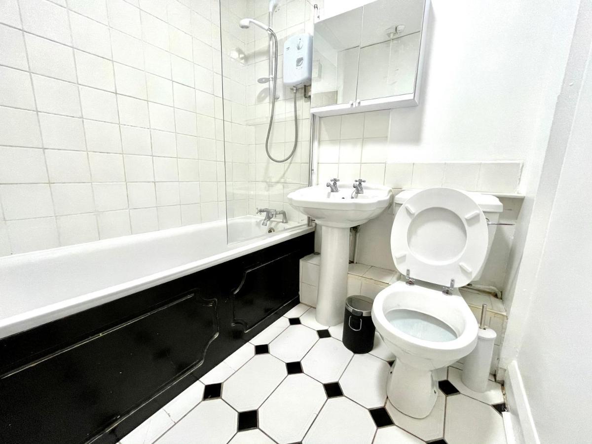 No2326 Tree-Hole Apartman Northolt  Kültér fotó