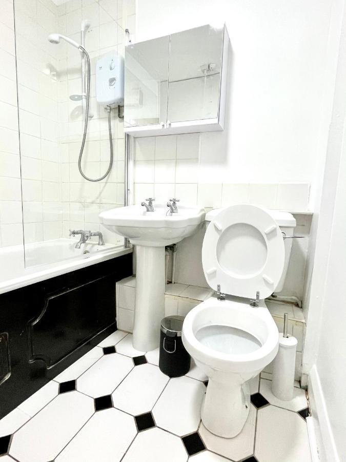 No2326 Tree-Hole Apartman Northolt  Kültér fotó