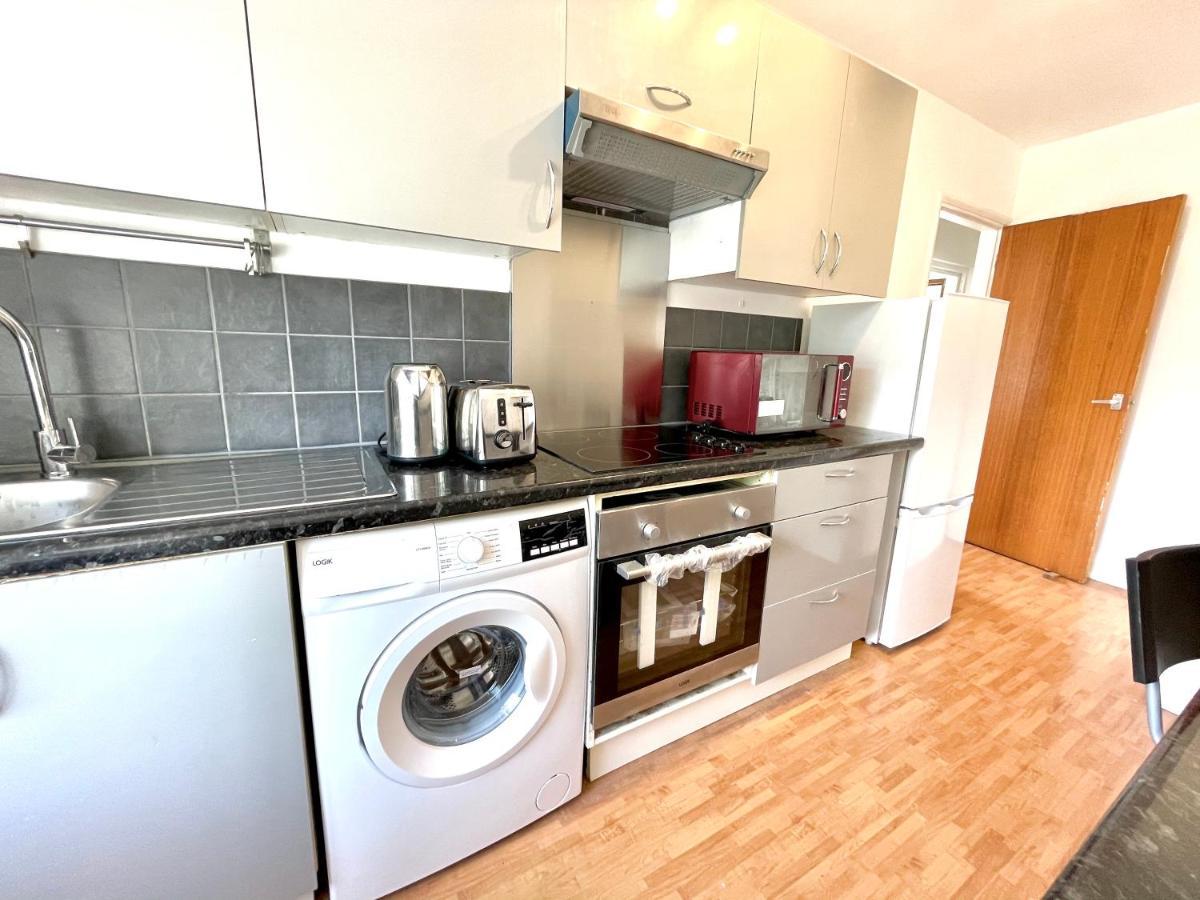 No2326 Tree-Hole Apartman Northolt  Kültér fotó