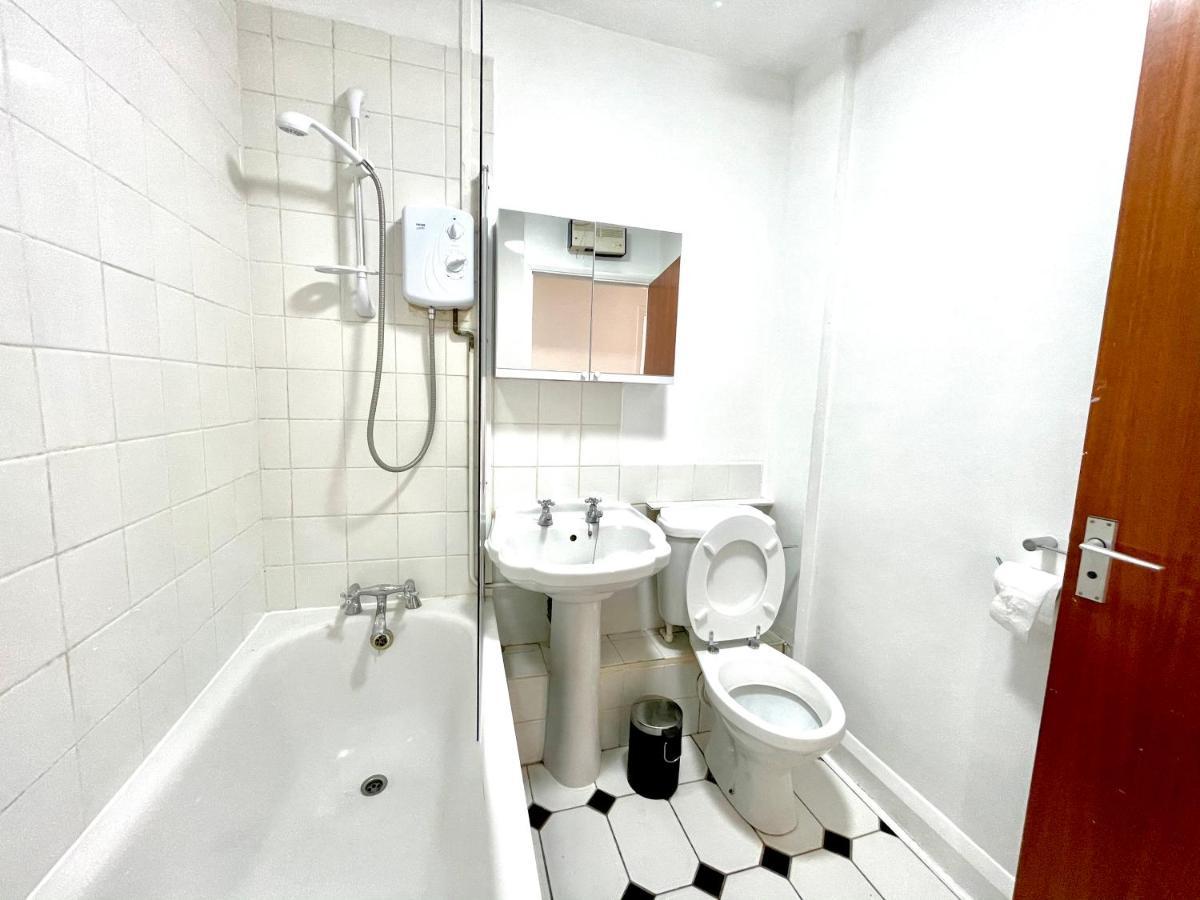 No2326 Tree-Hole Apartman Northolt  Kültér fotó