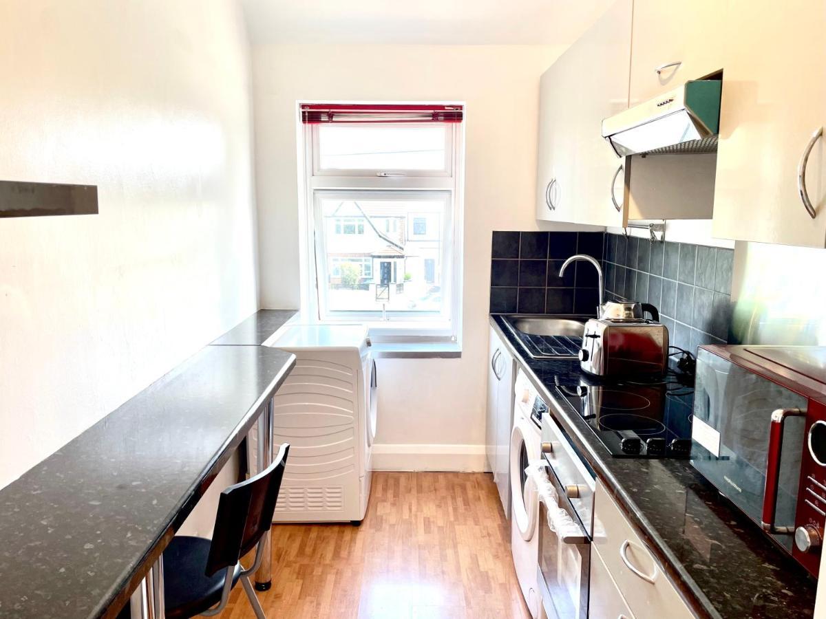 No2326 Tree-Hole Apartman Northolt  Kültér fotó