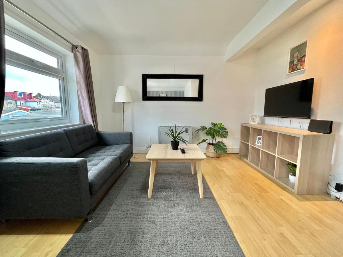 No2326 Tree-Hole Apartman Northolt  Kültér fotó